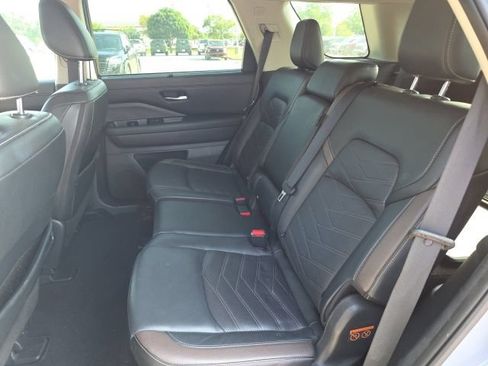 Used 2023 Nissan Pathfinder Platinum w/ Lighting Package (N93) FWD image 7