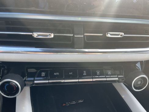 Used 2025 Chevrolet Equinox EV LT image 15