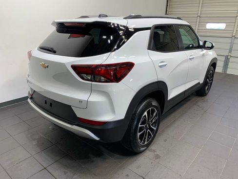 Used 2025 Chevrolet TrailBlazer LT image 3