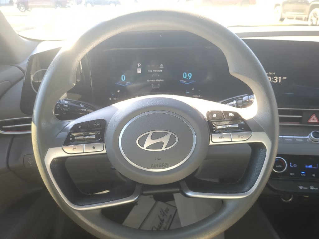 Used 2024 Hyundai Elantra SEL FWD image 18