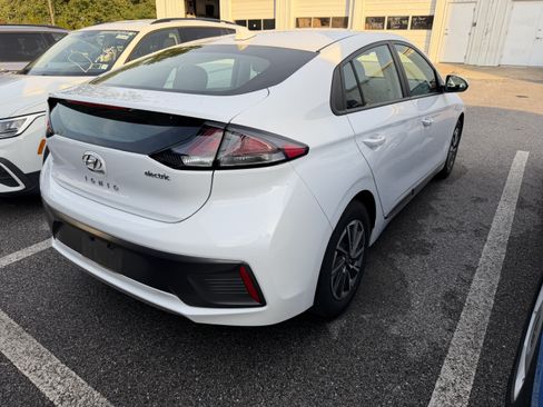 Used 2021 Hyundai Ioniq SE FWD image 6