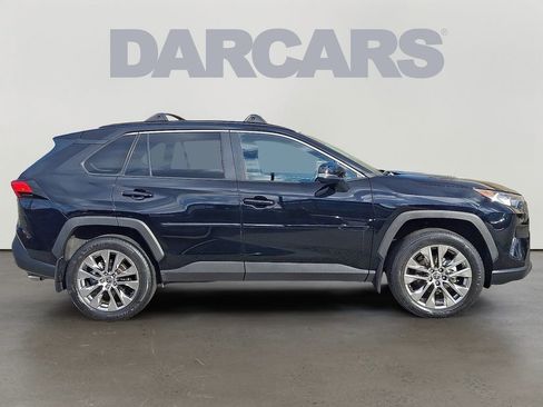 Used 2021 Toyota RAV4 XLE Premium image 7