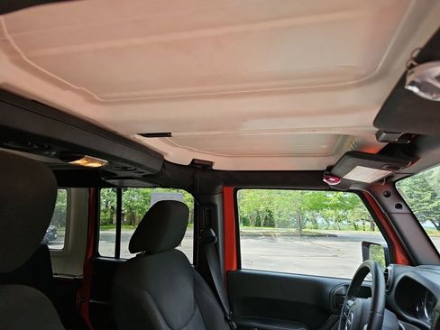 Used 2015 Jeep Wrangler Unlimited Sport w/ Quick Order Package 24S AWD/4WD image 15