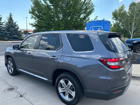 Used 2025 Honda Pilot EX-L image 3