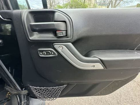 Used 2016 Jeep Wrangler Sahara w/ Connectivity Group AWD/4WD image 17