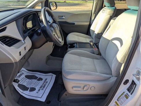 Used 2015 Toyota Sienna LE image 15