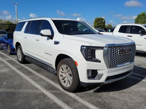 Used 2024 GMC Yukon XL Denali RWD image 3
