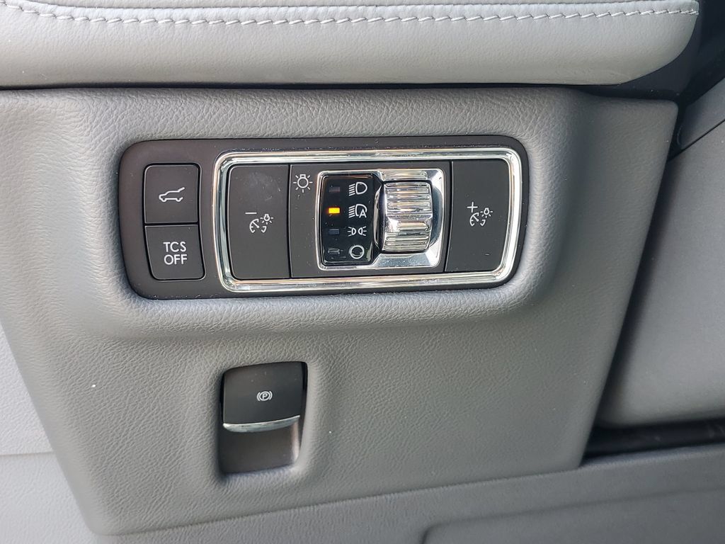 Used 2022 Lincoln Nautilus Reserve FWD image 12