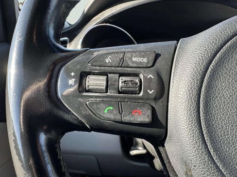 Used 2017 Kia Sedona LX w/ LX Essentials Premium Package FWD image 25