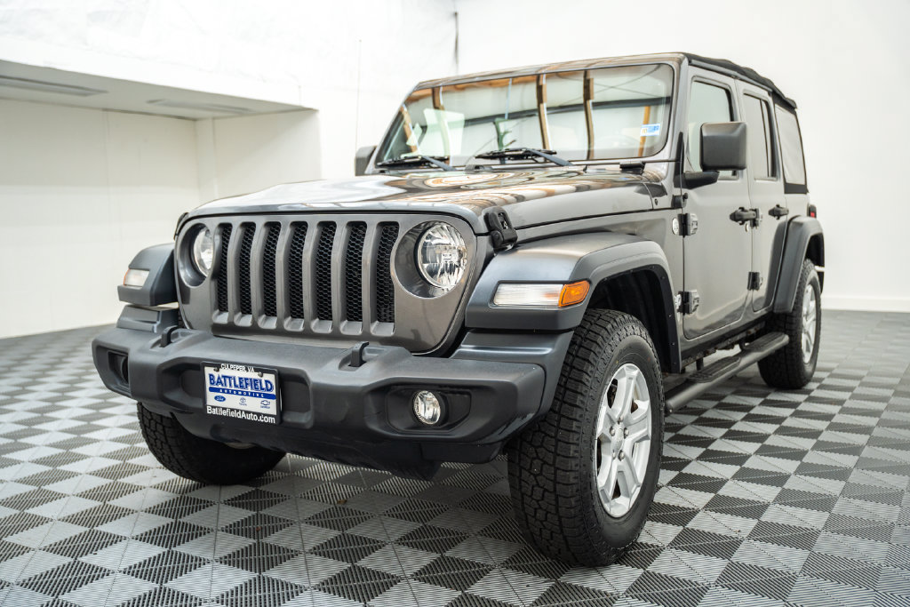 Used 2018 Jeep Wrangler Unlimited Sport S AWD/4WD image 3