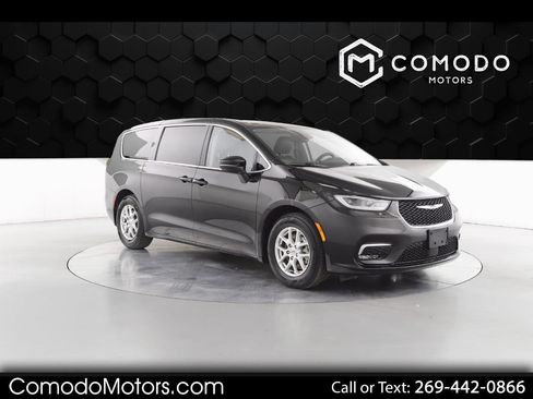 Used 2023 Chrysler Pacifica Touring-L image 1