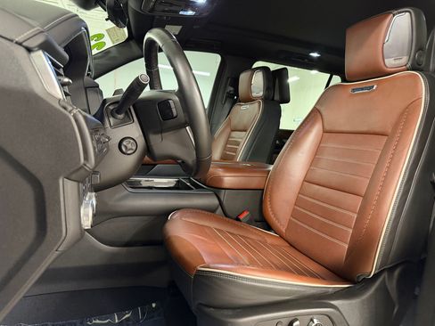 Used 2023 GMC Yukon XL Denali Ultimate AWD/4WD image 28