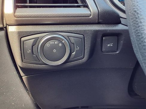 Used 2020 Ford Fusion SE image 17