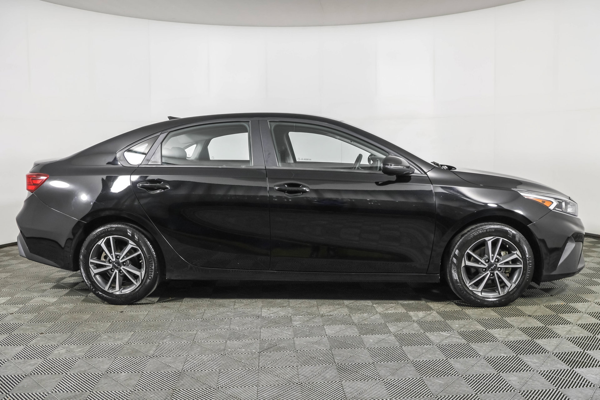 Used 2023 Kia Forte LXS w/ LXS Technology Package FWD image 13