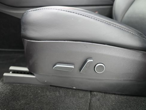 Used 2022 Tesla Model Y Long Range image 29