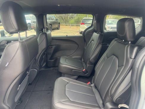 New 2026 Chrysler Voyager LX FWD image 17