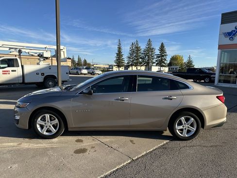Used 2023 Chevrolet Malibu LT image 3