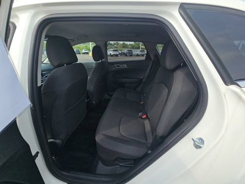 Used 2023 Kia Sportage LX AWD/4WD image 13