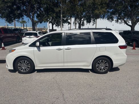 Used 2020 Toyota Sienna XLE w/ XLE Navigation Package image 2