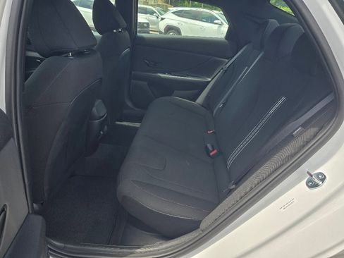 New 2025 Hyundai Elantra SEL image 10