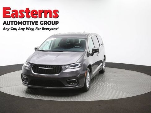 Used 2023 Chrysler Pacifica Touring-L FWD image 55