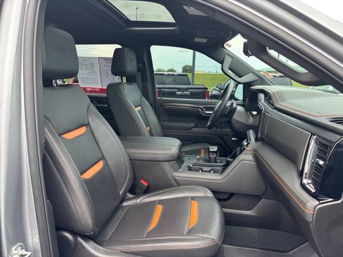 Used 2025 GMC Sierra 1500 AT4 w/ AT4 Premium Package AWD/4WD image 15