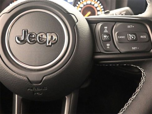 Used 2025 Jeep Wrangler Willys image 25