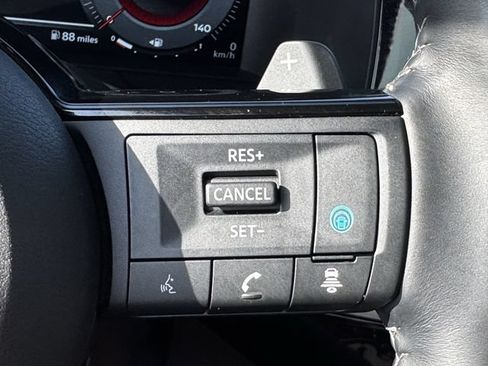 Used 2024 Nissan Pathfinder Platinum FWD image 16