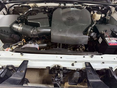 Used 2019 Toyota Tacoma TRD Sport image 57