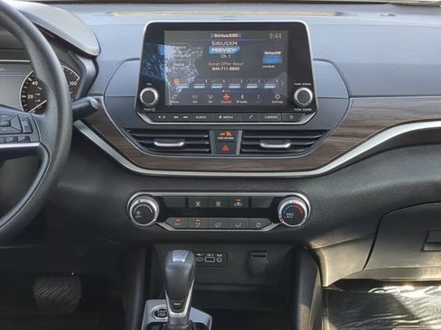 Used 2024 Nissan Altima 2.5 SV image 17