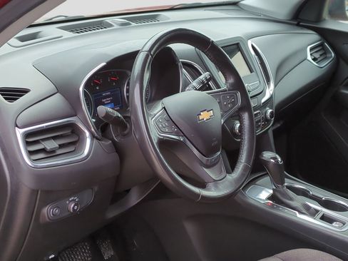 Used 2019 Chevrolet Equinox LT w/ Driver Convenience Package FWD image 2