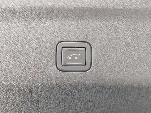 Used 2023 GMC Yukon XL Denali image 11