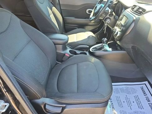 Used 2016 Kia Soul + FWD image 12