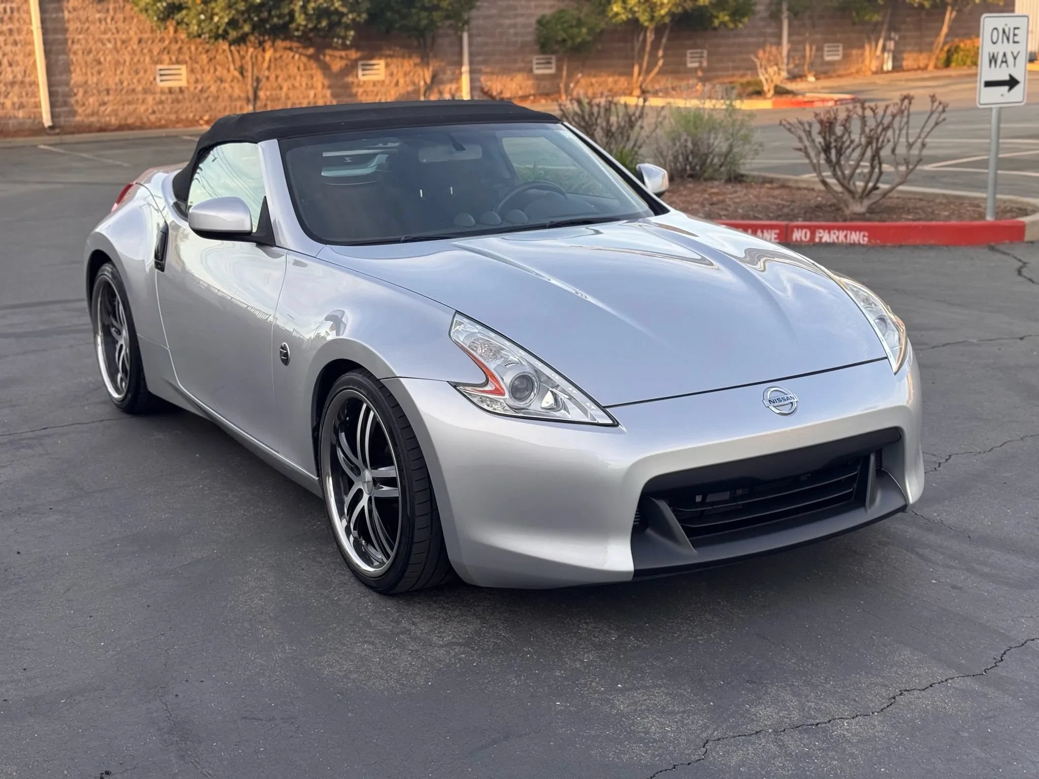 Used 2012 Nissan 370Z Roadster RWD image 8
