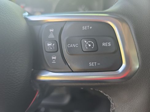 Used 2025 Jeep Wrangler Unlimited Sahara AWD/4WD image 20