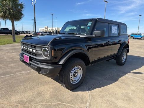 New 2025 Ford Bronco 4-Door image 3