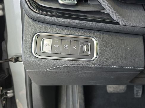 Used 2025 Buick Enclave Sport Touring image 22