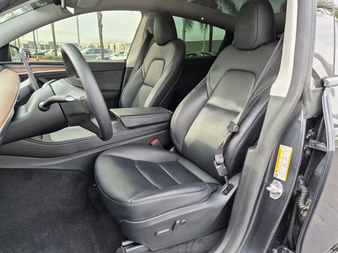 Used 2024 Tesla Model Y Long Range AWD/4WD image 16