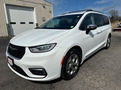 Certified 2023 Chrysler Pacifica Limited FWD image 12