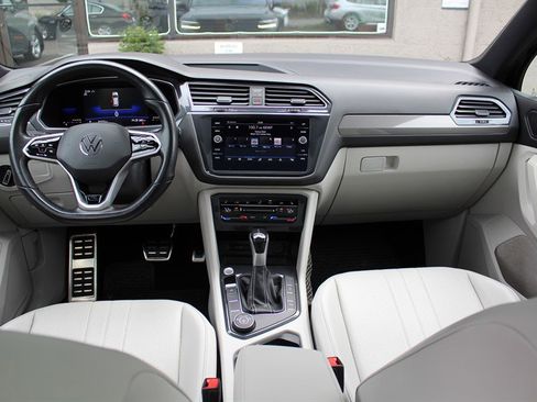 Used 2022 Volkswagen Tiguan SE R-Line image 24