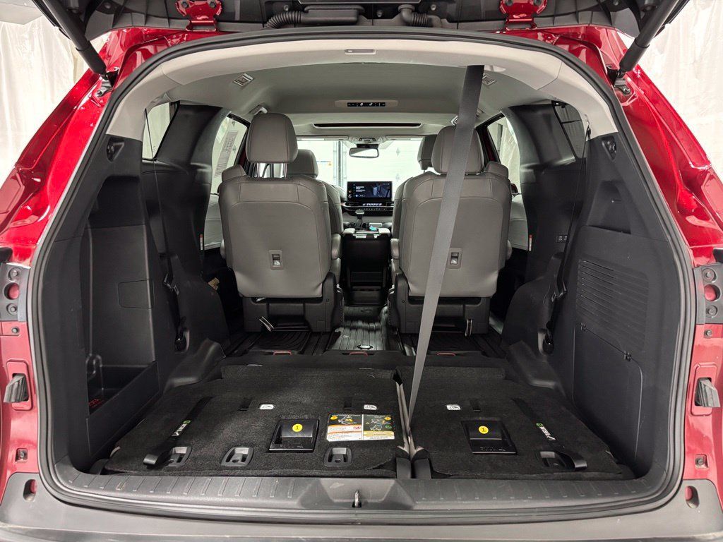Used 2026 Toyota Sienna XLE AWD/4WD image 55