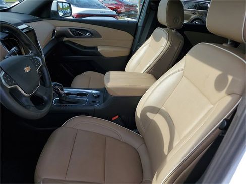 Used 2022 Chevrolet Traverse Premier image 17