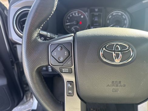 Used 2022 Toyota Tacoma TRD Off-Road image 30