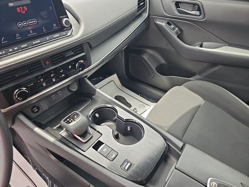 Used 2025 Nissan Rogue S FWD image 21