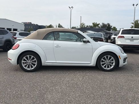 Used 2019 Volkswagen Beetle 2.0T SE FWD image 4