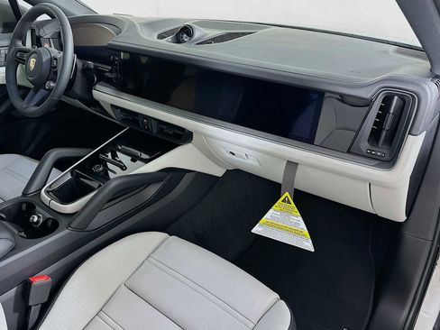 New 2026 Porsche Cayenne image 30