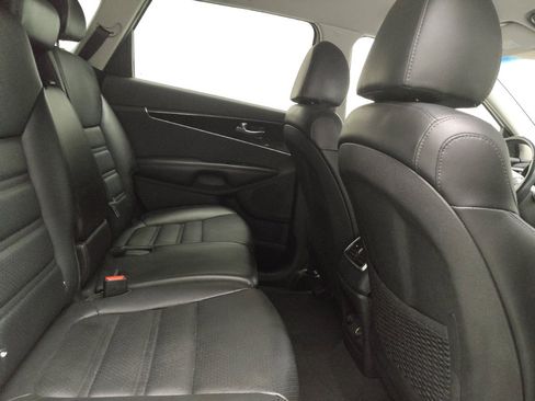 Used 2019 Kia Sorento EX image 19