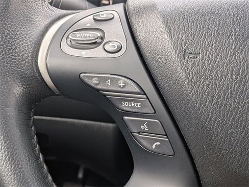 Used 2020 Nissan Pathfinder SV image 24