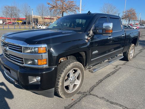 Used 2016 Chevrolet Silverado 2500 High Country w/ Duramax Plus Package image 3