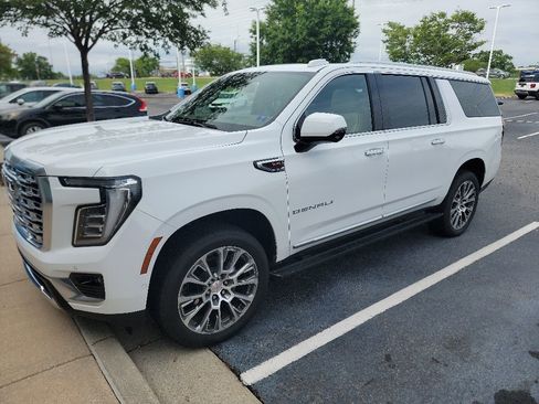 Used 2026 GMC Yukon XL Denali w/ Sun & Power Step Package AWD/4WD image 1